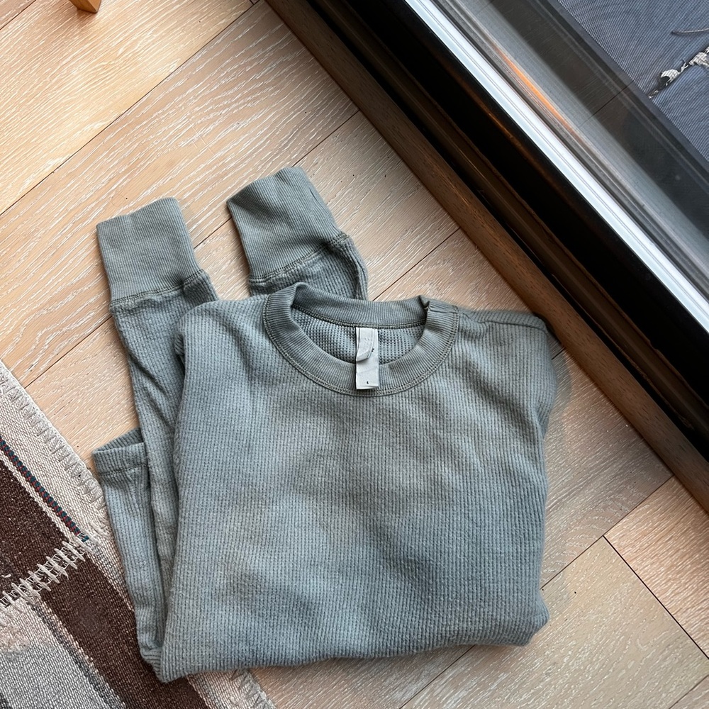 SKIMS Long Sleeve Top in Sage Green - Waffle